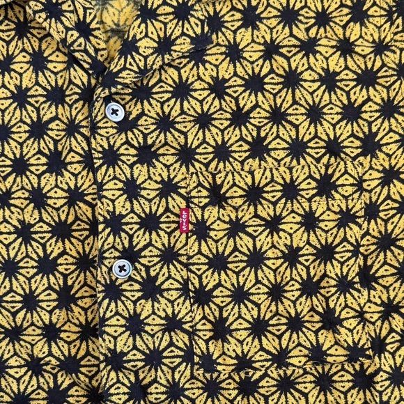 Levi’s Cubano Patterned Lightweight Button-Down Shirt - Picture 5 of 6